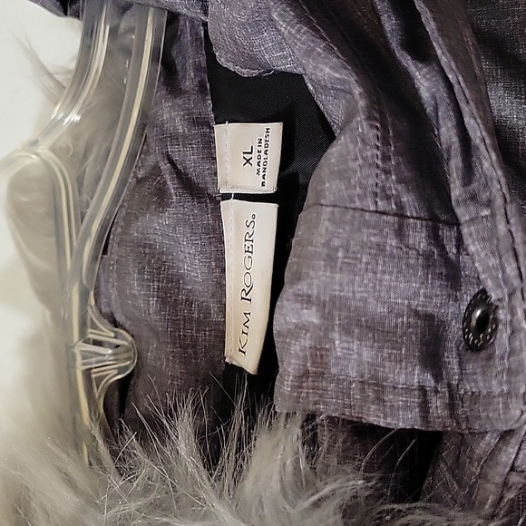 Kim Roger's grey vest - Picture 4 of 6